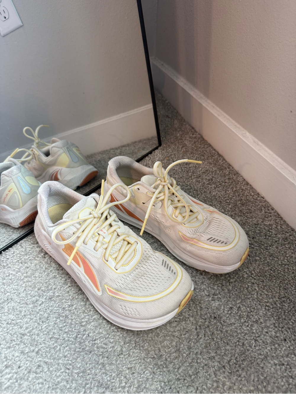 Altra Paradigm 6 Women White Yellow Running Shoes